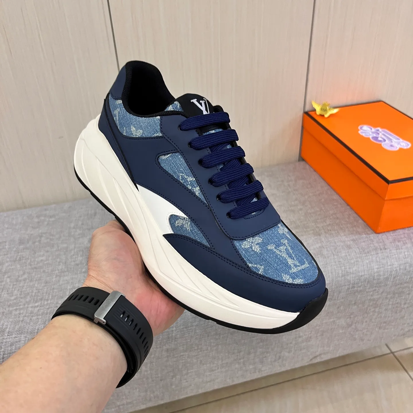 Men's shoes 💰 460 men's shoes 💰 [ LV ] 🔥 Louis Vuitton, high-end men's shoes brand official website 1:1 latest masterpiece: uppers are made of Italian imported first-layer cowhide with comfortable and breathable lining ➕ original non-slip and wear-resistant outsole 🔥, making walking more convenient and comfortable! An exclusive new model, a stunning work, a beautiful 1:1 replica [color] compared to the official quality! Create a fashionable personality to set off your uniqueness! A must-have for trendy men! Classic 🔥Size: 38-44 Color: 🔥 2⃣️colors available🔥.